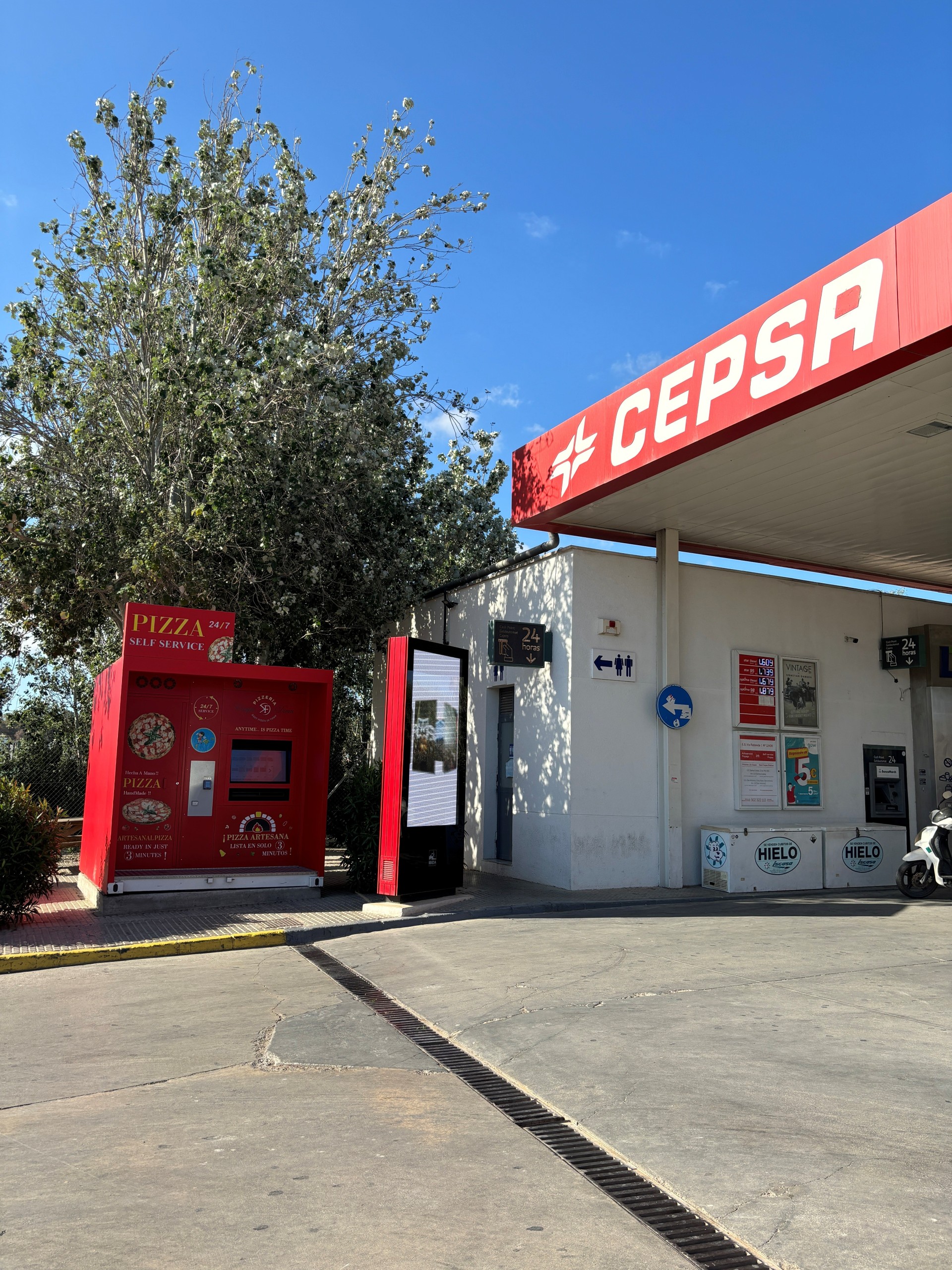 máquina expendedora de pizzas en gasolinera