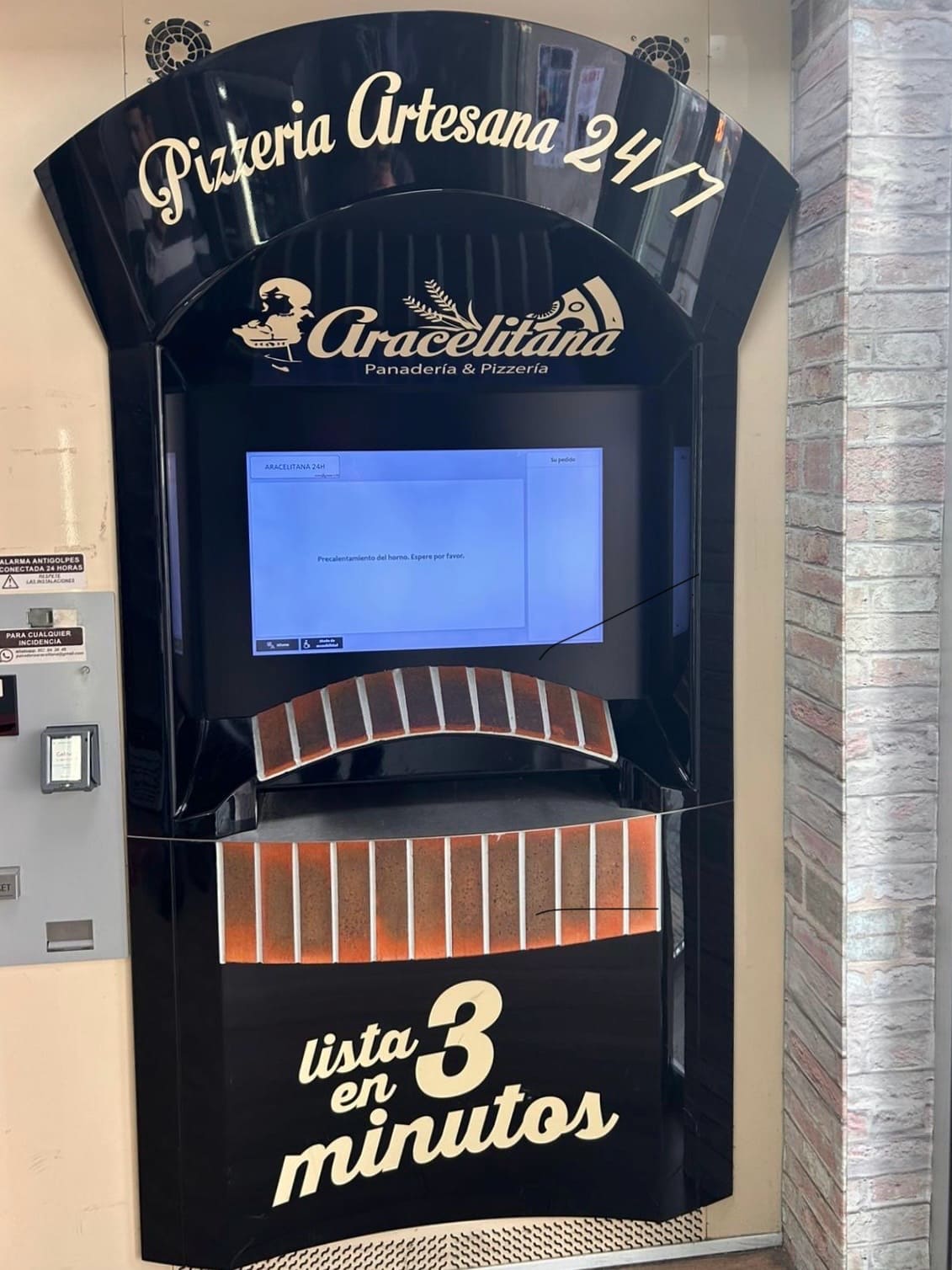 El software permite manejar stock, fechas de caducidad, delivery y promociones