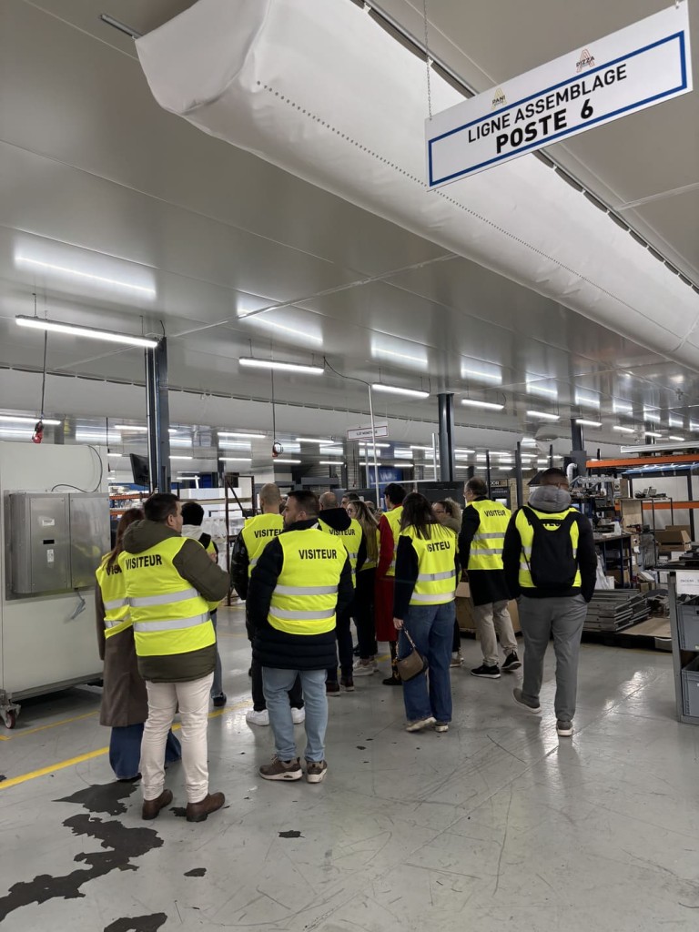 Hosteleros españoles visitan la fábrica de Adial en Normandía.