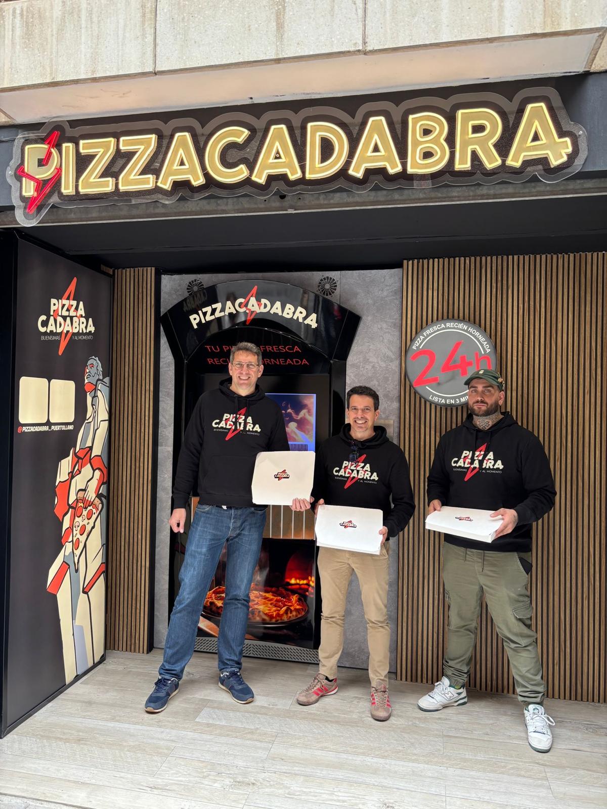 Los socios de la franquicia: Francois Menard y Jean Daniel Hagolle con David Carabantes.